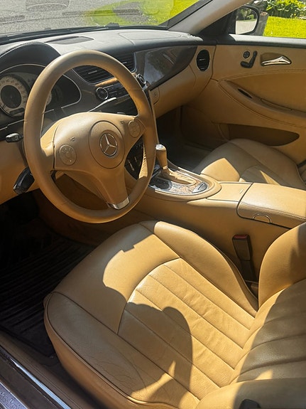 Mercedes-Benz CLS320 13 of 23