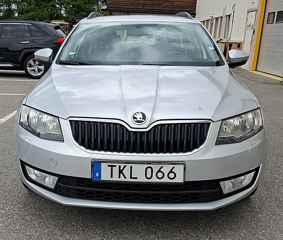Skoda Octavia 3 of 5