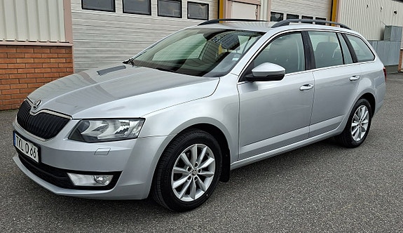 Skoda Octavia 2 of 5