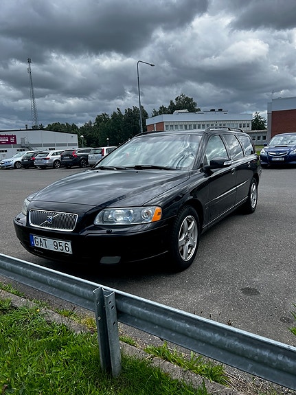 Volvo V70 2 of 5