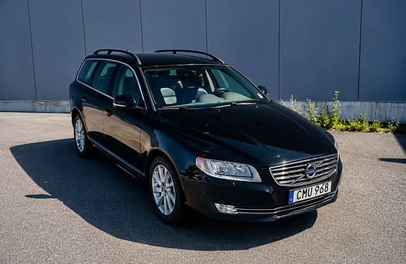 Volvo V70 2 of 5