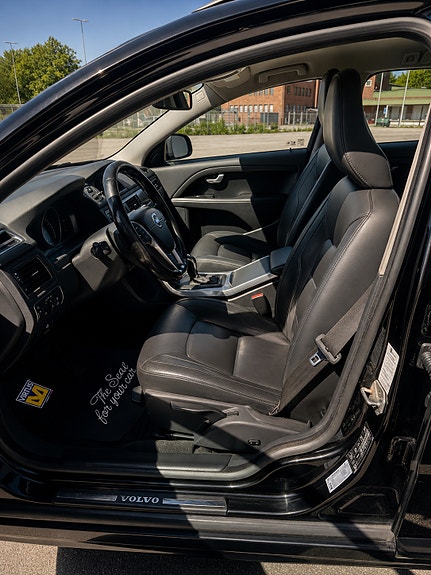 Volvo V70 4 of 5
