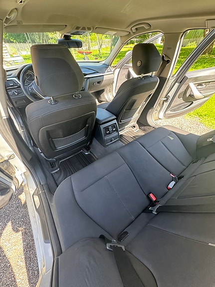 BMW 328i 3 of 5