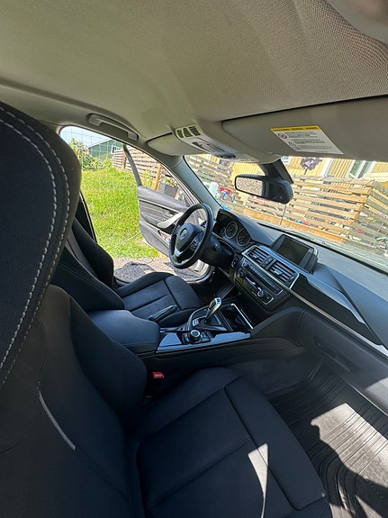 BMW 328i 6 of 11