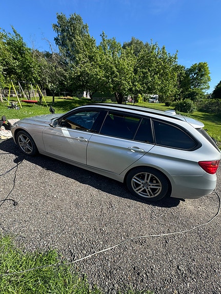 BMW 328i 2 of 5