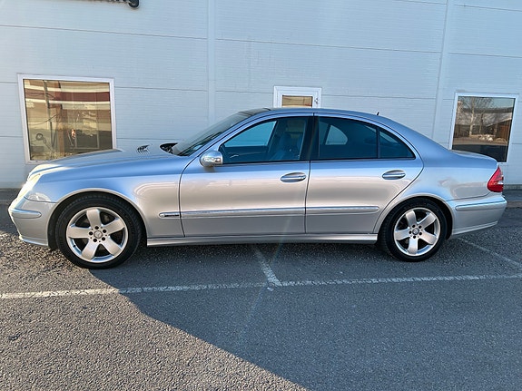 Mercedes-Benz E500 2 of 5
