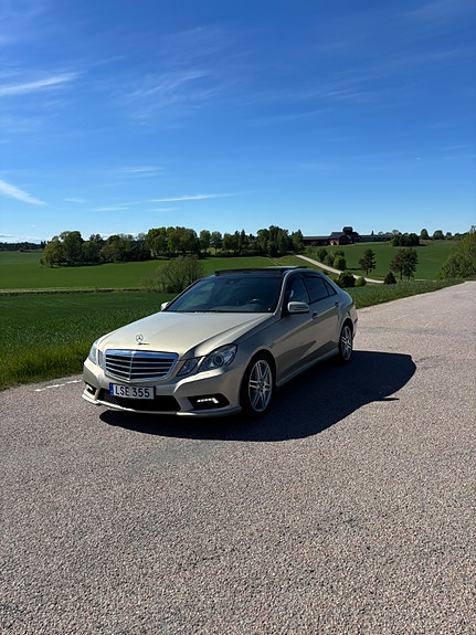 Mercedes-Benz E220 3 of 5