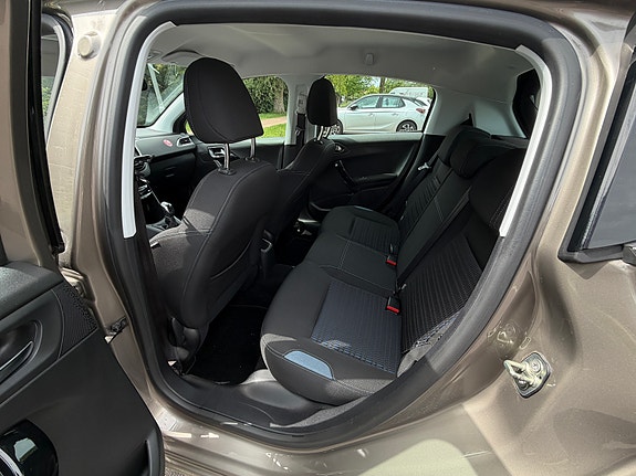 Peugeot 208 9 of 11