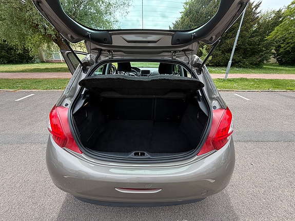 Peugeot 208 11 of 11