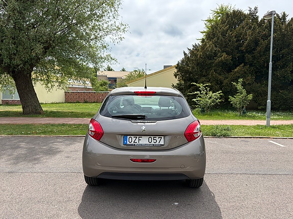 Peugeot 208 7 of 11