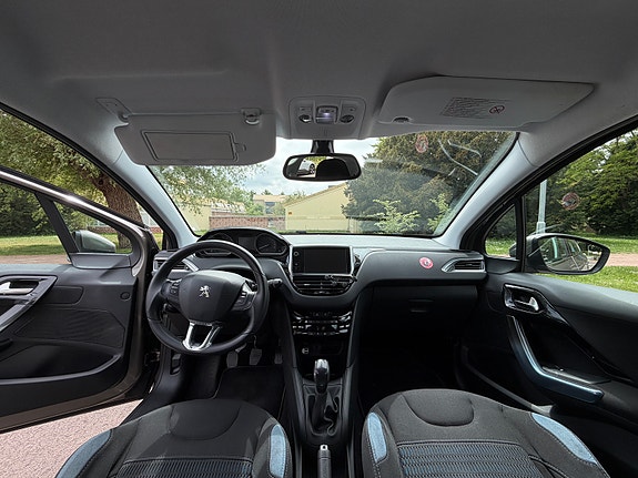 Peugeot 208 8 of 11