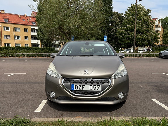 Peugeot 208 4 of 5