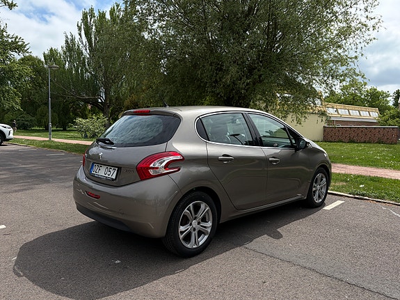 Peugeot 208 5 of 5