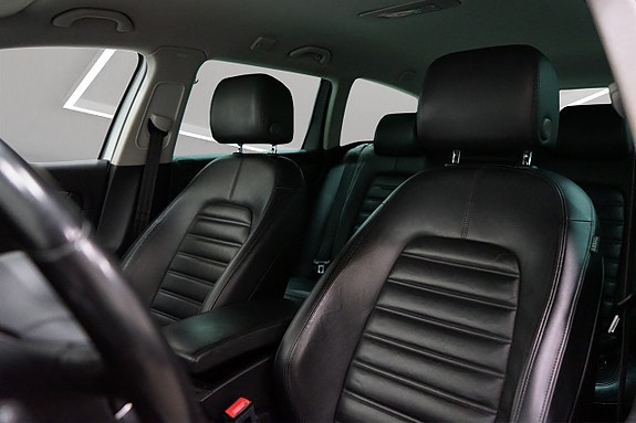 Volkswagen Passat 10 of 17