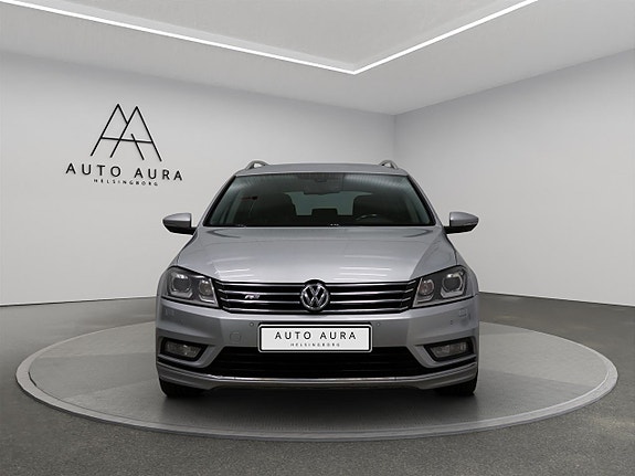 Volkswagen Passat 2 of 5