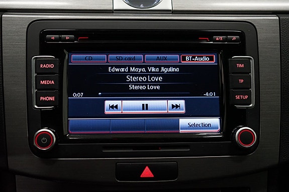 Volkswagen Passat 14 of 17