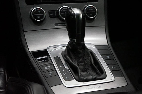 Volkswagen Passat 12 of 17
