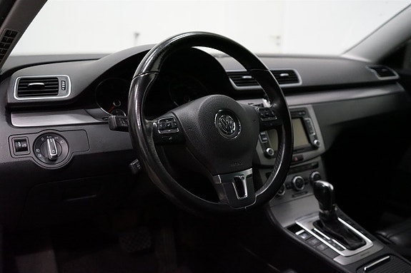 Volkswagen Passat 9 of 17