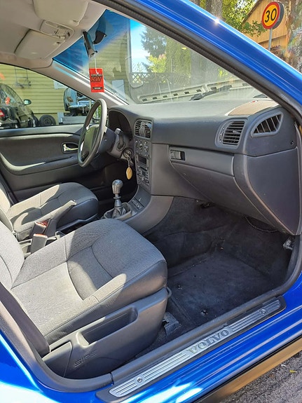 Volvo V40 3 of 5