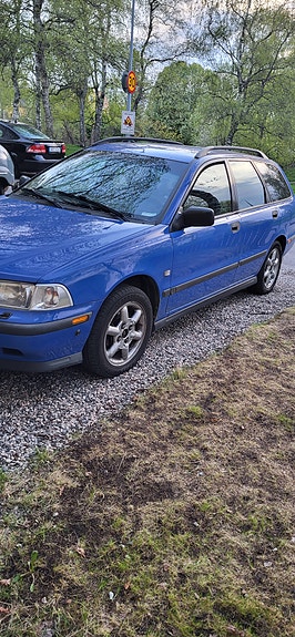 Volvo V40 2 of 5