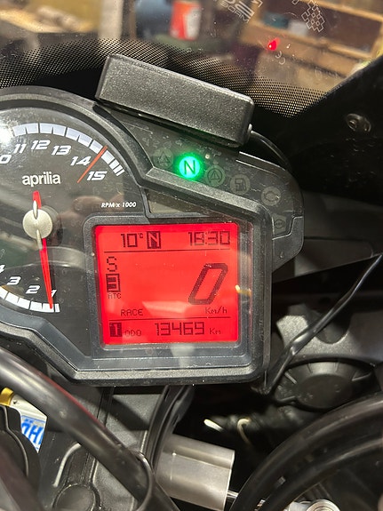 Aprilia RSV4 1000 RF 4 of 4