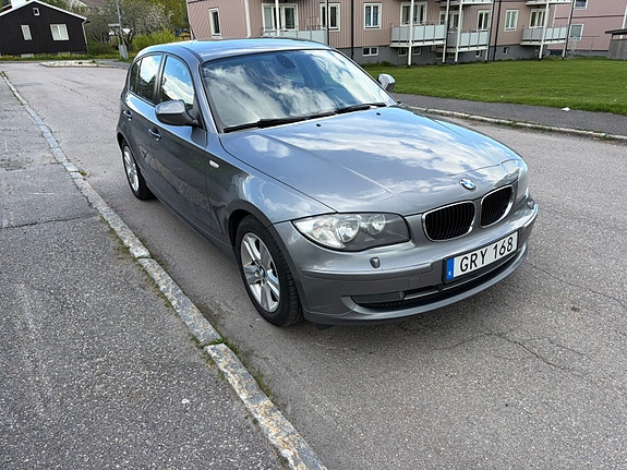 BMW 118d 2 of 5