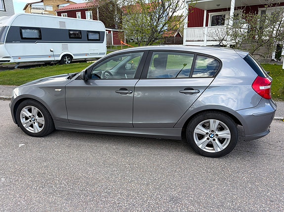 BMW 118d 4 of 5