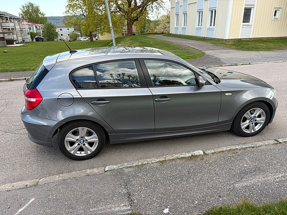 BMW 118d 3 of 5