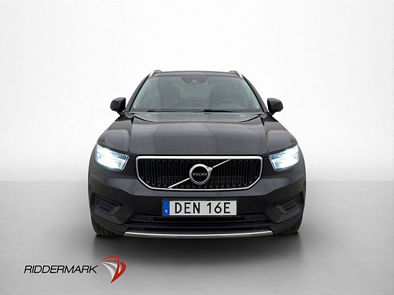 Volvo XC40 2 of 5