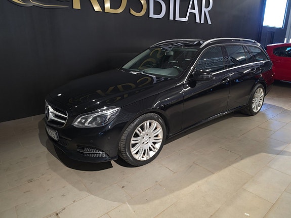 Mercedes-Benz E220 2 of 5