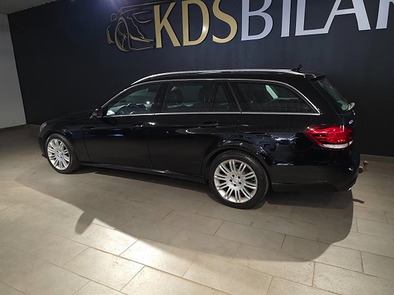 Mercedes-Benz E220 3 of 5