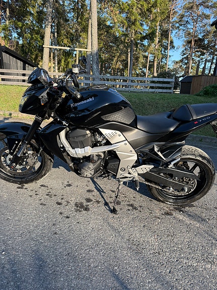 Kawasaki z750 ABS 2 of 6