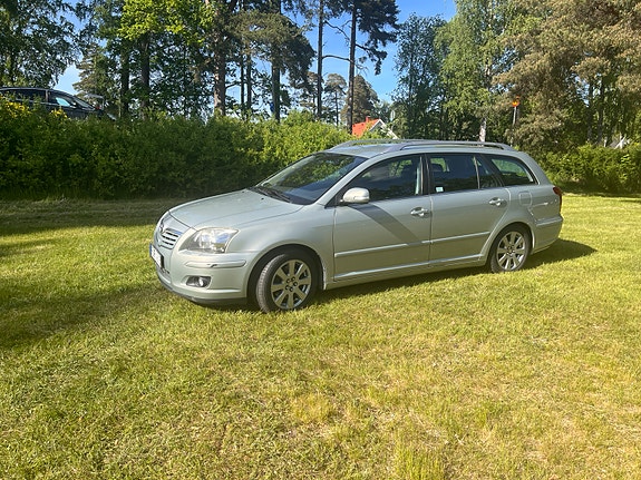 Toyota Avensis 4 of 5