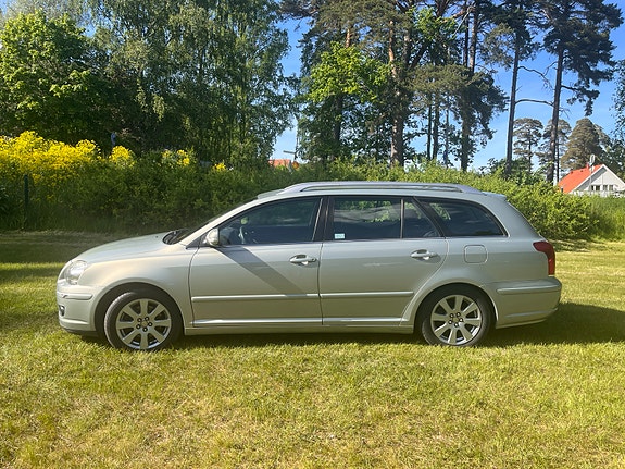 Toyota Avensis 5 of 5