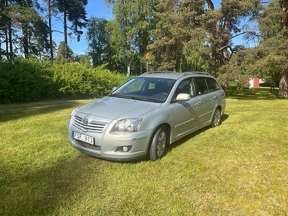 Toyota Avensis 3 of 5