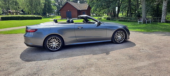 Mercedes-Benz E200 3 of 5