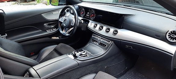 Mercedes-Benz E200 4 of 5