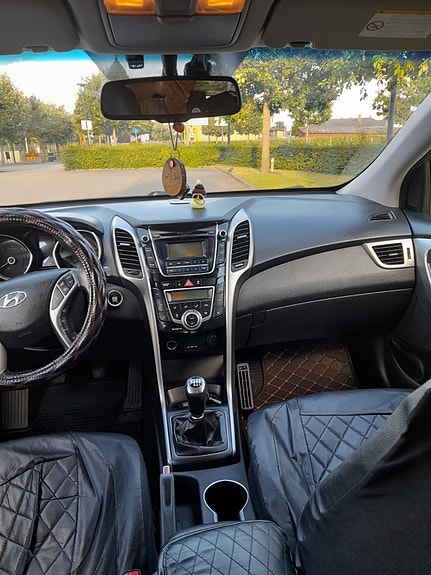 Hyundai i30 2 of 5