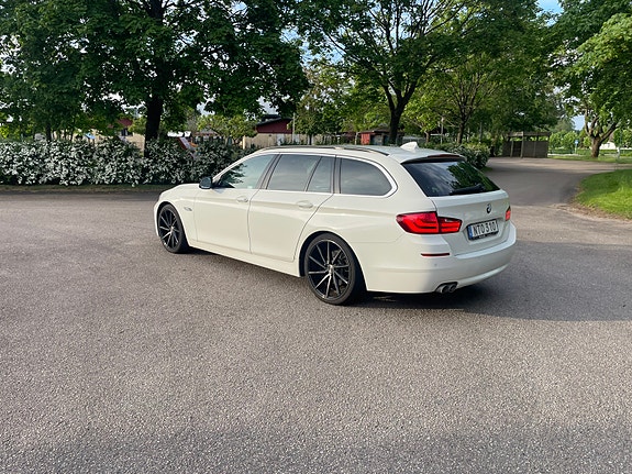 BMW 520d 3 of 5