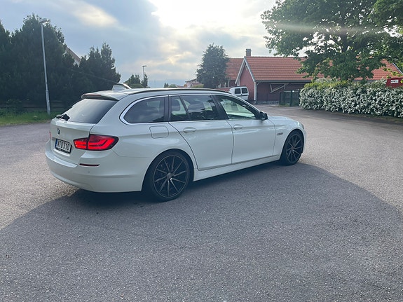 BMW 520d 2 of 5