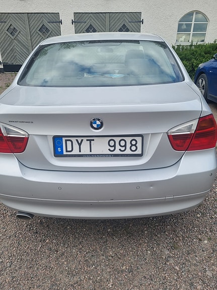 BMW 318d 3 of 5