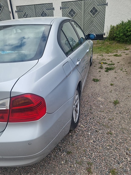 BMW 318d 4 of 5