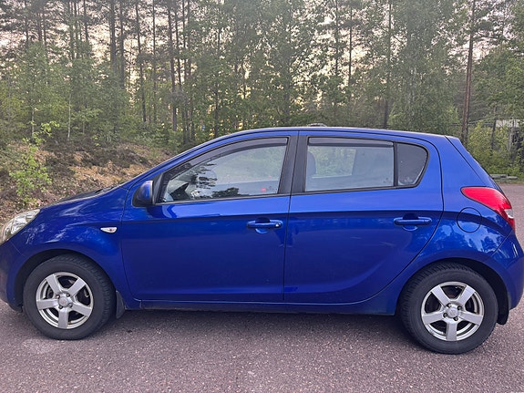 Hyundai i20 2 of 5