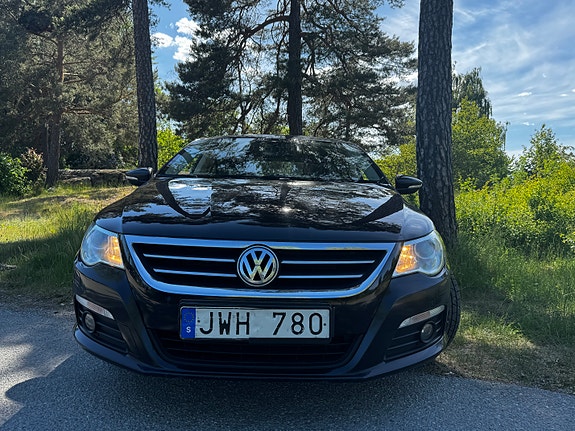 Volkswagen Passat CC 2 of 5