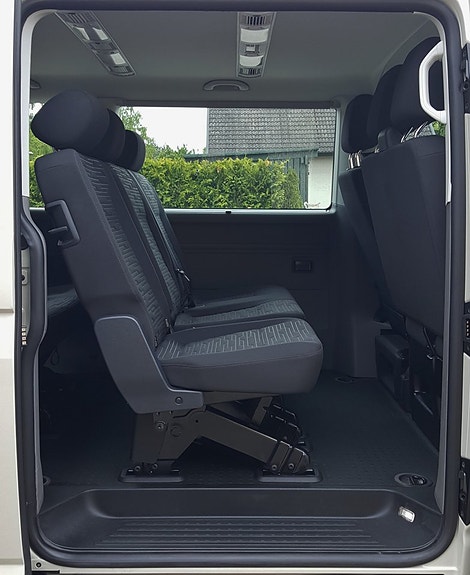 Volkswagen Caravelle 9 of 28