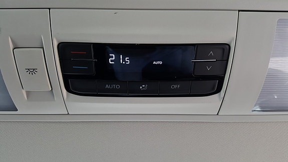 Volkswagen Caravelle 23 of 28