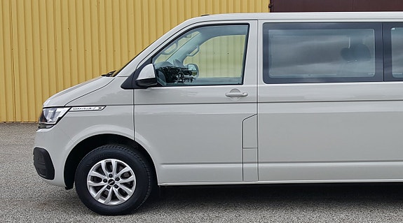 Volkswagen Caravelle 28 of 28