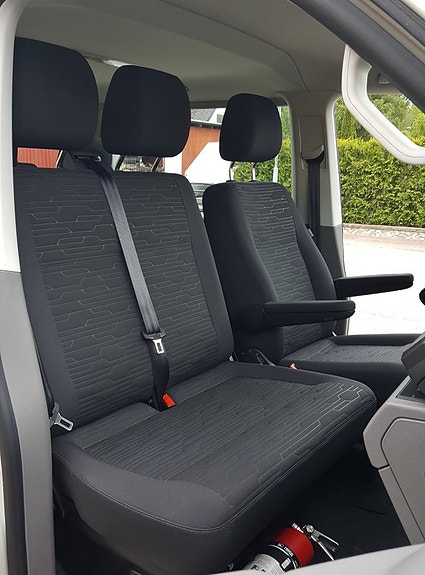 Volkswagen Caravelle 27 of 28