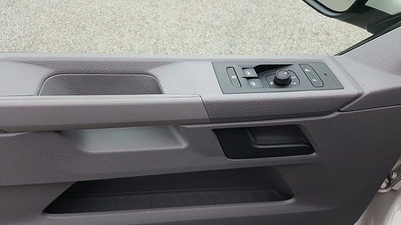Volkswagen Caravelle 25 of 28