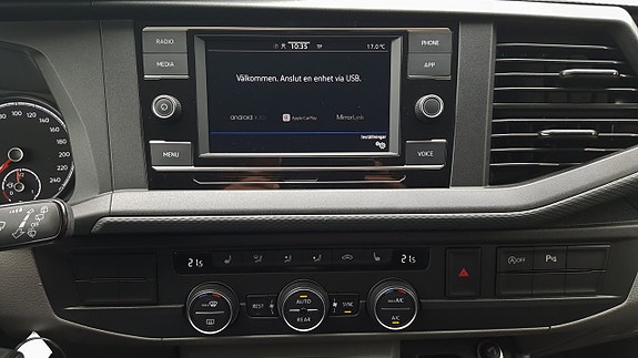 Volkswagen Caravelle 18 of 28